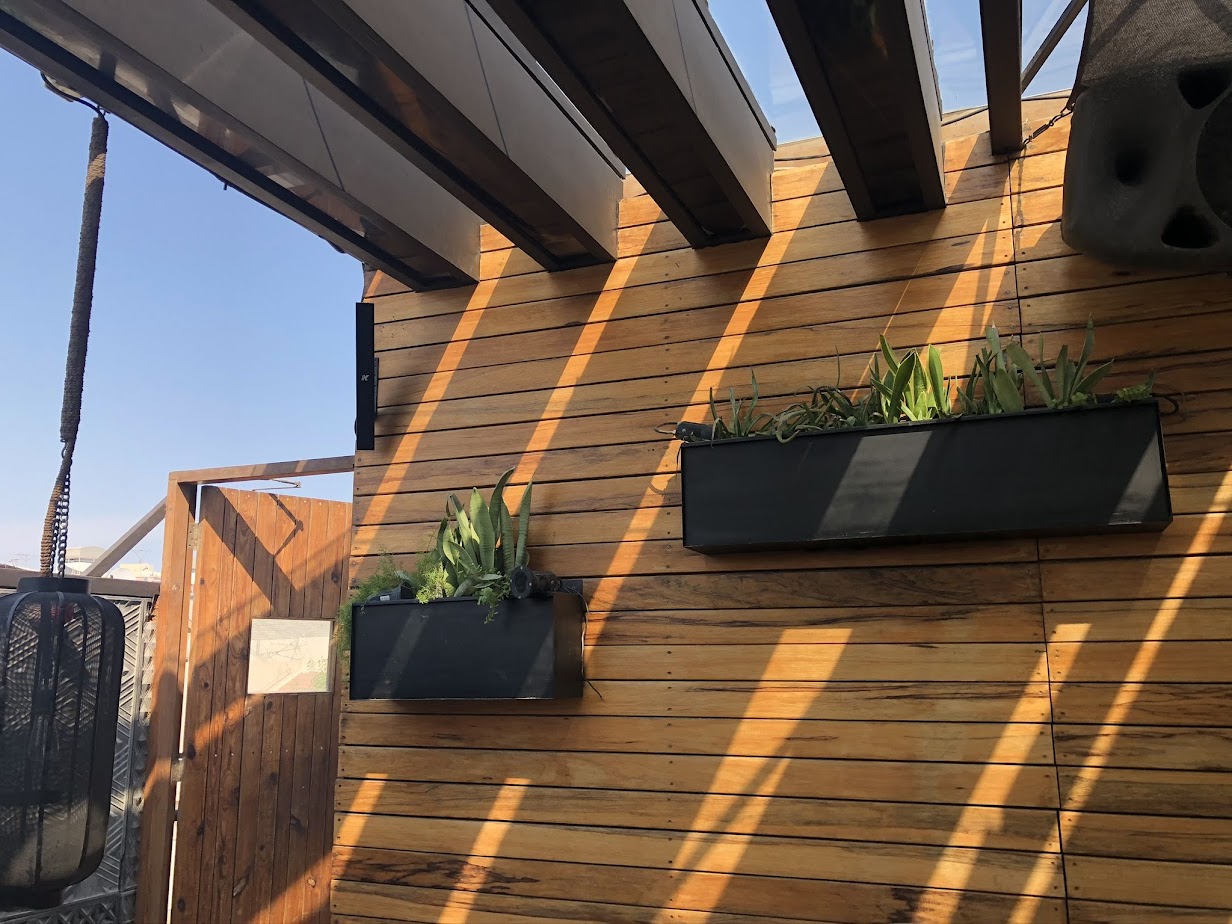 The Meat Co. Bahrain chooses K-array for its Roof Top Terrace