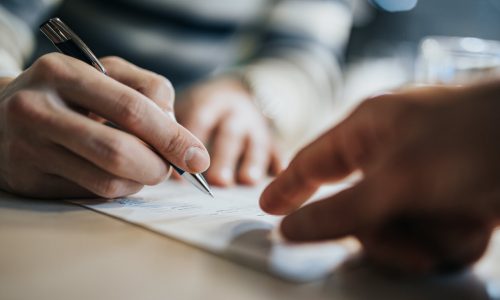 5 things to consider when signing a contract 5 things to consider when signing a contract
